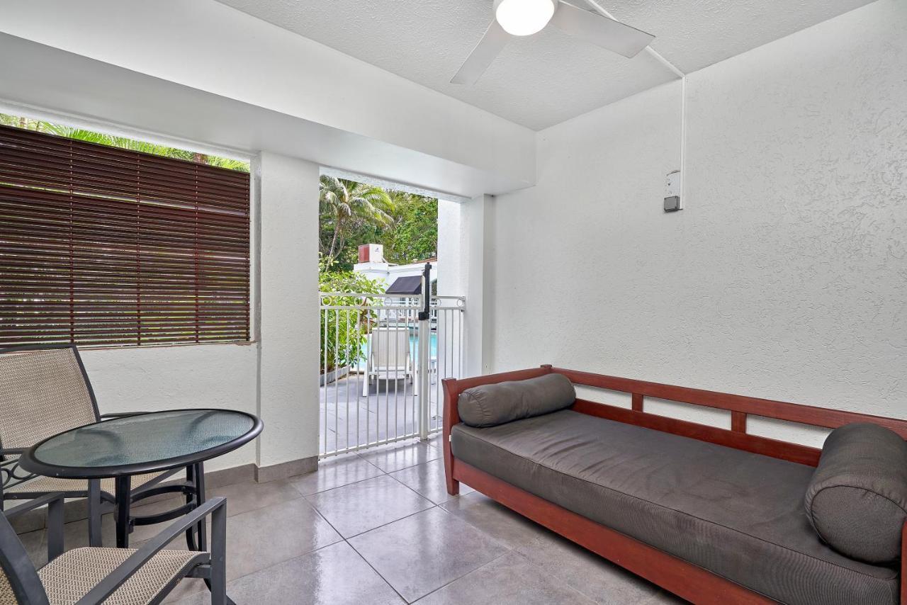 Alassio Apartments With Direct Pool Access Palm Cove Room photo