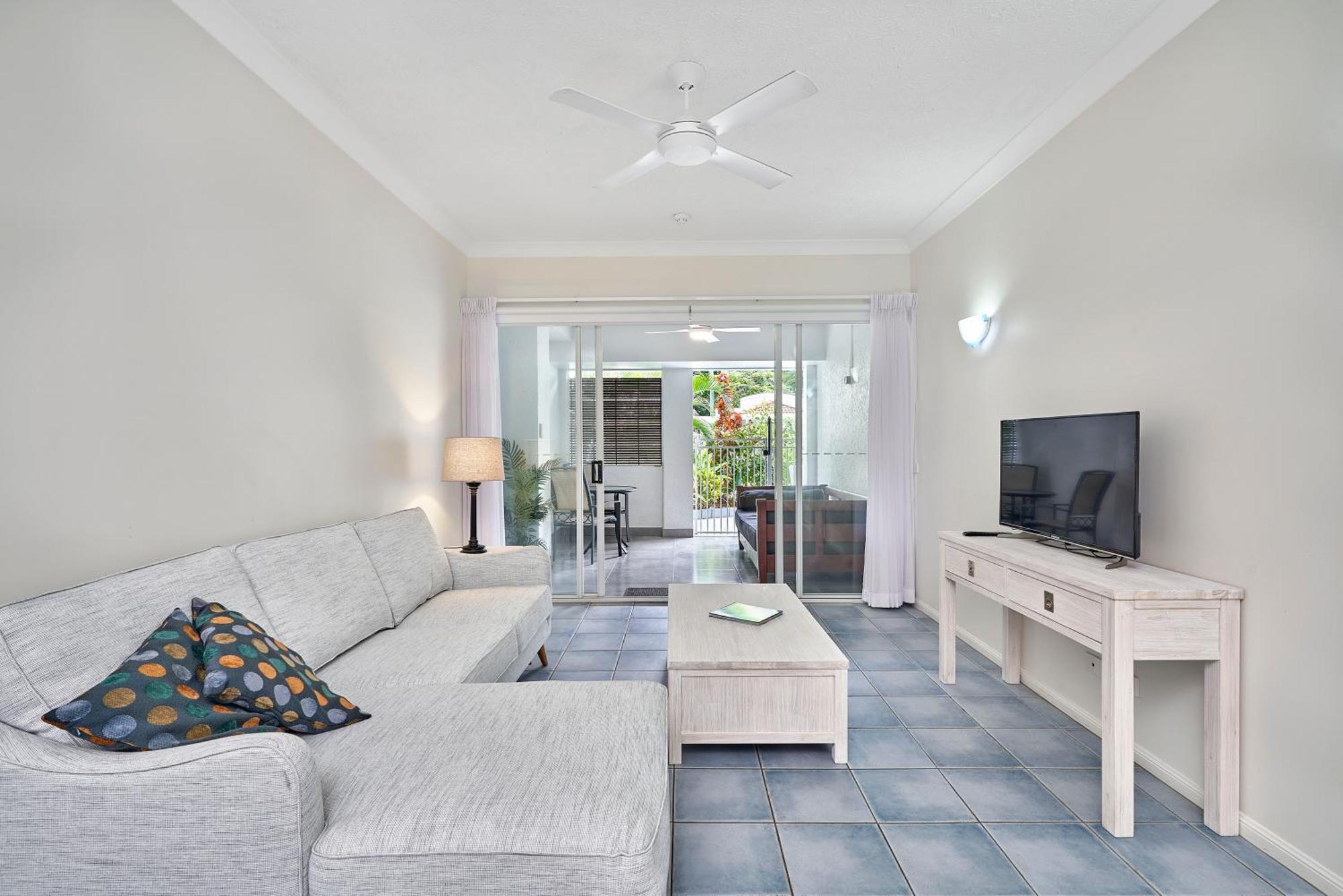 Alassio Apartments With Direct Pool Access Palm Cove Room photo