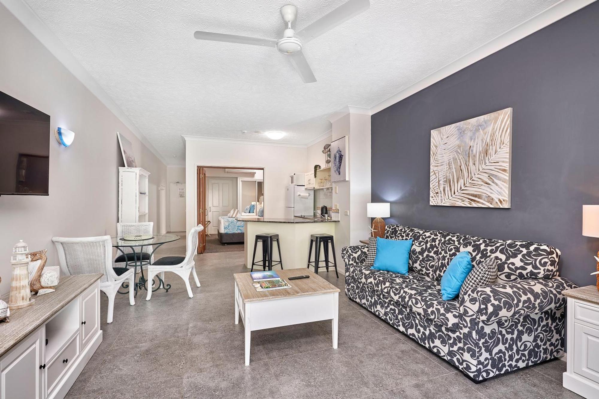 Alassio Apartments With Direct Pool Access Palm Cove Room photo