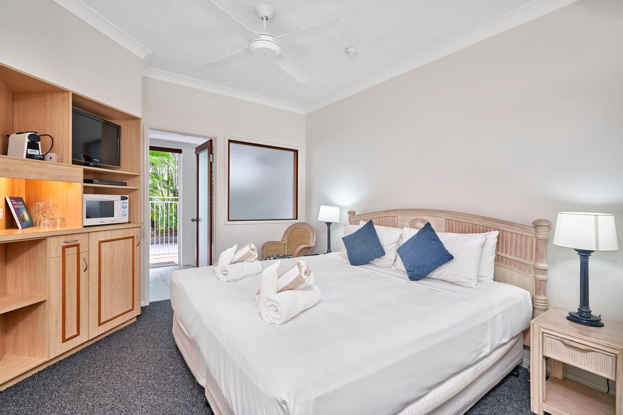 Alassio Apartments With Direct Pool Access Palm Cove Room photo